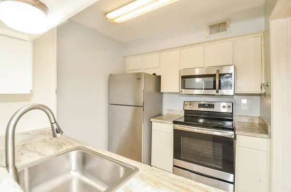 4633 Wild Indigo ST #552, Houston, TX 77027