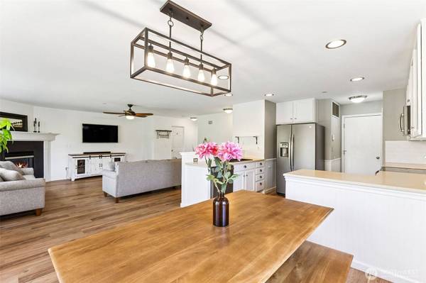 2402 Meyer ST, Dupont, WA 98327
