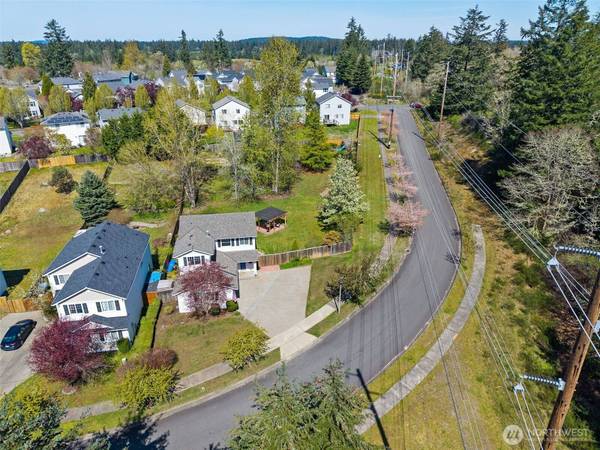 2402 Meyer ST, Dupont, WA 98327