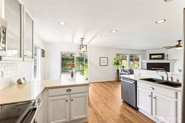 2402 Meyer ST, Dupont, WA 98327