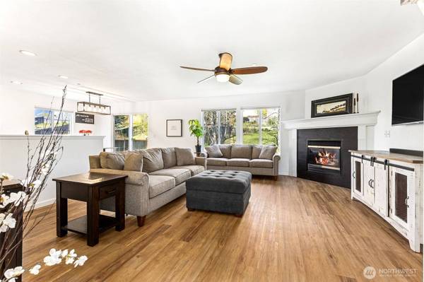 2402 Meyer ST, Dupont, WA 98327