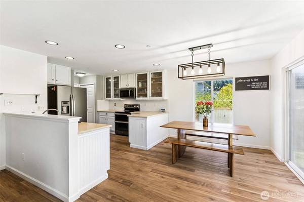 2402 Meyer ST, Dupont, WA 98327