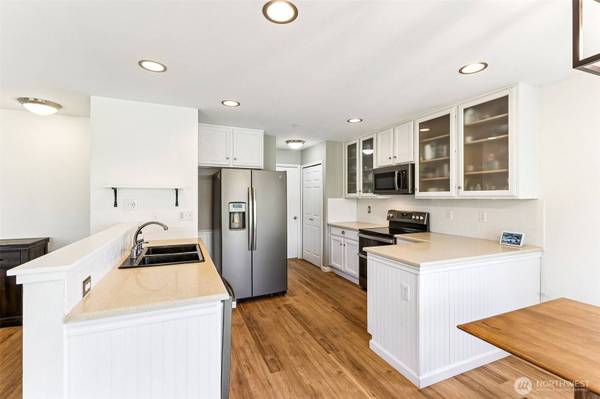2402 Meyer ST, Dupont, WA 98327