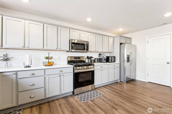 211 NE Belfair Station DR, Belfair, WA 98528