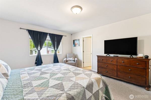 211 NE Belfair Station DR, Belfair, WA 98528
