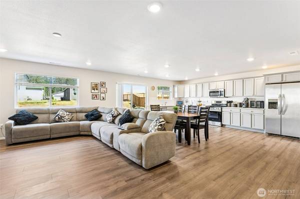 211 NE Belfair Station DR, Belfair, WA 98528
