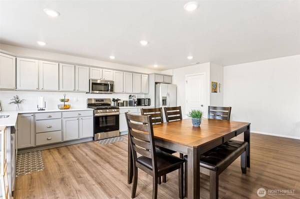 211 NE Belfair Station DR, Belfair, WA 98528
