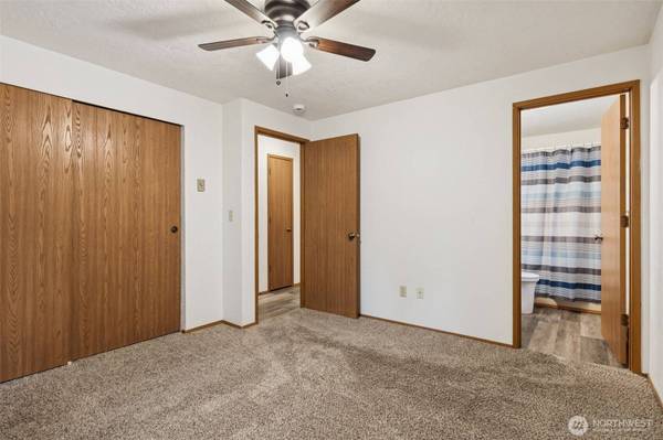 3045 Carpenter Hills LOOP SE, Lacey, WA 98503