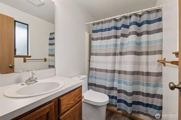 3045 Carpenter Hills LOOP SE, Lacey, WA 98503