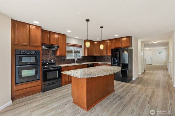 1563 Sinclair DR, Dupont, WA 98327