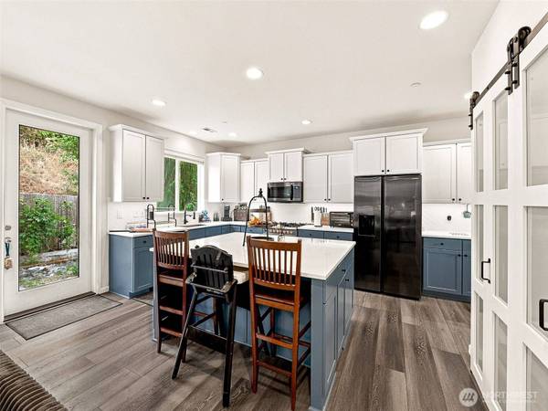 10706 174th AVE E, Bonney Lake, WA 98391
