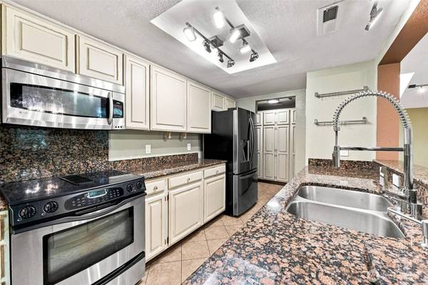 4048 Oxford LOOP SE, Lacey, WA 98503