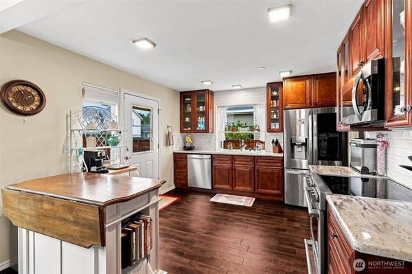 1825 Johnson AVE, Dupont, WA 98327
