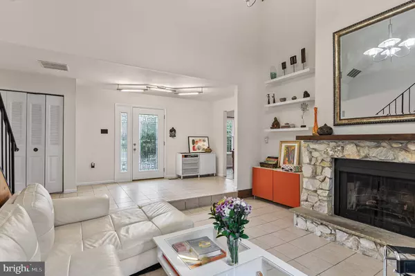 17 DARTMOUTH CT, Marlton, NJ 08053