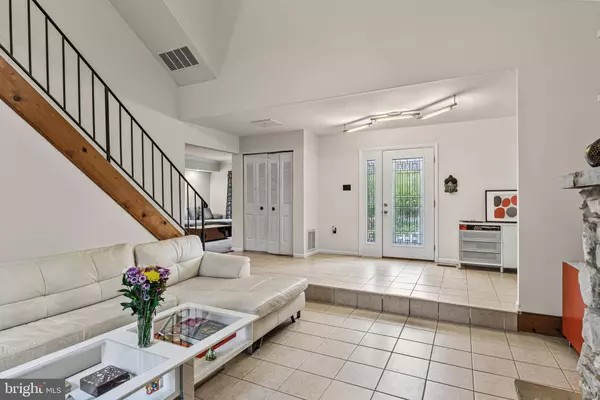 17 DARTMOUTH CT, Marlton, NJ 08053