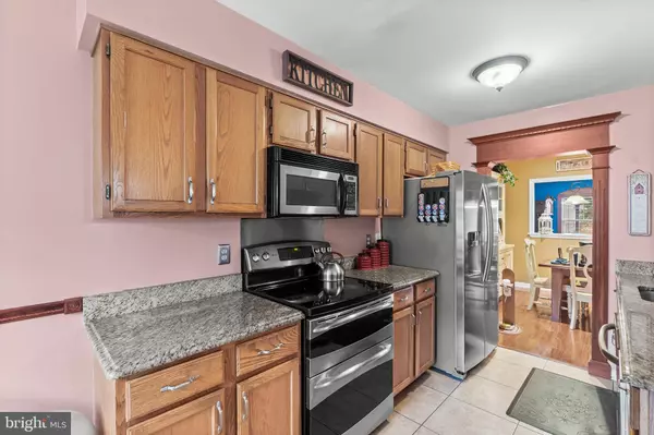 2202 DORAL DR, Blackwood, NJ 08012