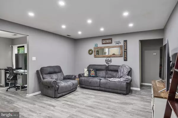 31 WINDSOR CT, Sewell, NJ 08080