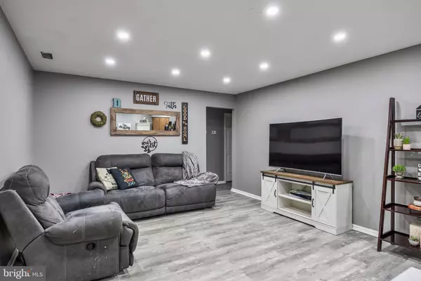 31 WINDSOR CT, Sewell, NJ 08080