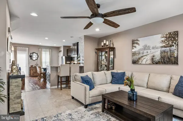 1 TAVERN LN, Sicklerville, NJ 08081