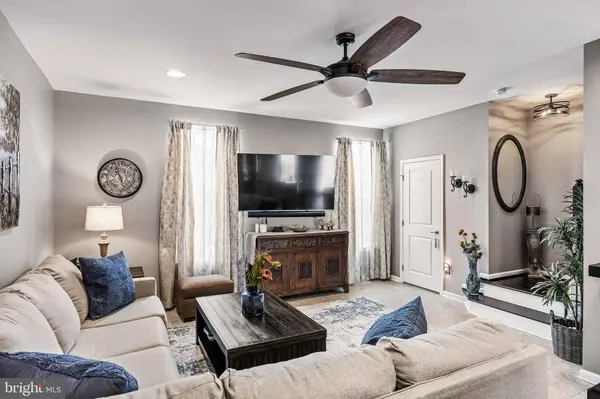 1 TAVERN LN, Sicklerville, NJ 08081