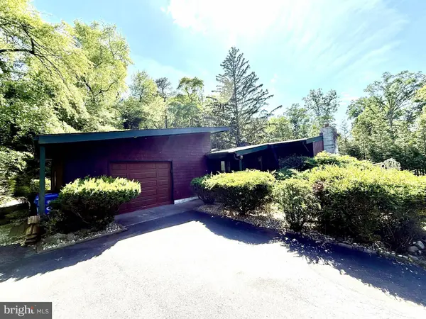 9 S LAKESIDE DR W, Medford, NJ 08055