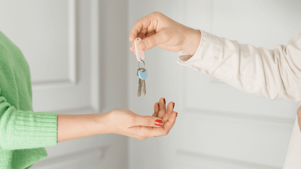 Should I Use a Buyer’s Agent or Go Alone When Buying a Home in Phoenix?