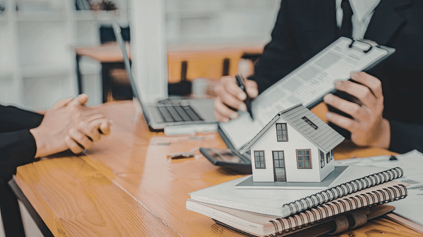 What Does a Phoenix Real Estate Agent Actually Do?,Brian Eastwood