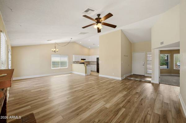 902 W SEQUOIA Drive, Phoenix, AZ 85027