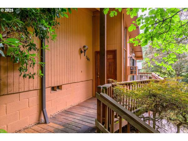 761 FOOTHILL DR, Eugene, OR 97405