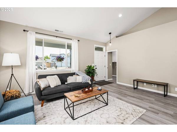 6023 MONDAVI LN, Eugene, OR 97402