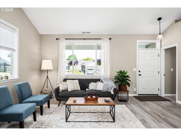 6023 MONDAVI LN, Eugene, OR 97402