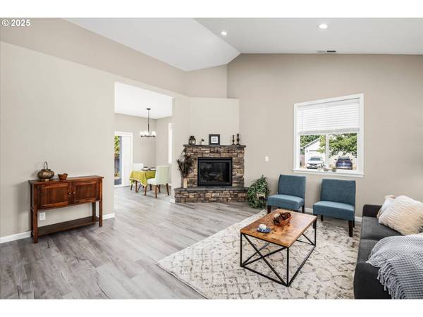 6023 MONDAVI LN, Eugene, OR 97402