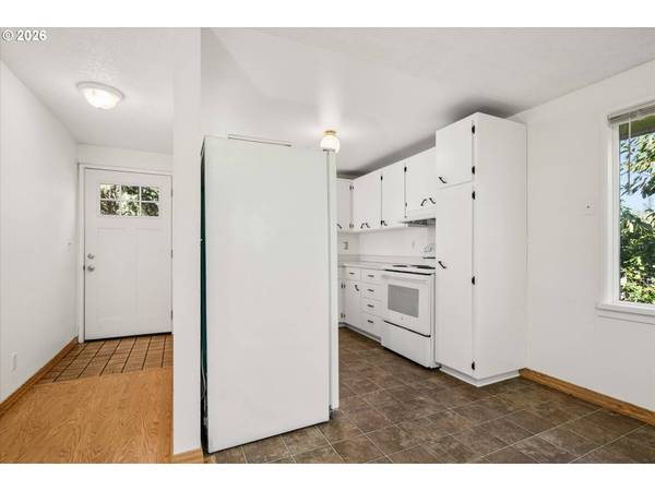 3437 STOREY BLVD, Eugene, OR 97405