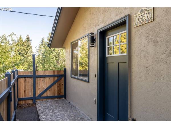 3437 STOREY BLVD, Eugene, OR 97405