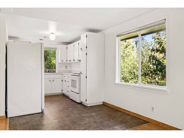 3437 STOREY BLVD, Eugene, OR 97405