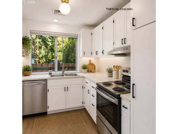 3437 STOREY BLVD, Eugene, OR 97405
