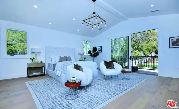 5266 Vanalden Ave, Tarzana, CA 91356