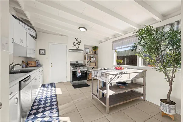 1020 Cummins WAY, West Sacramento, CA 95605