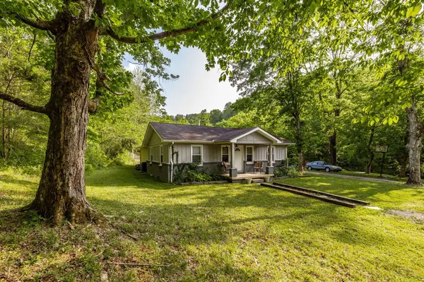 590 Leath Chapel Rd, Bethpage, TN 37022