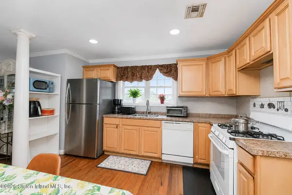551 Van Duzer ST, Staten Island, NY 10304