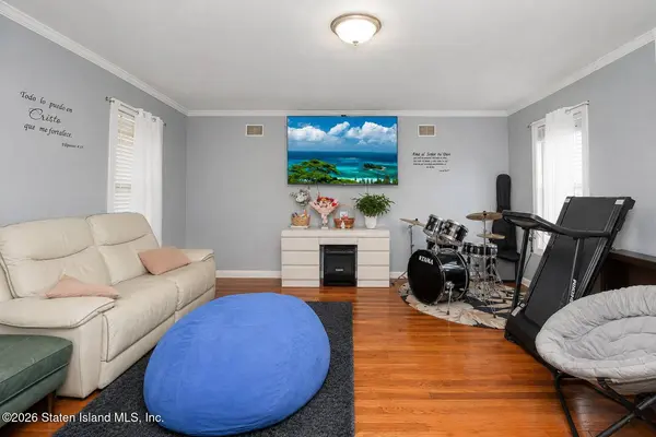 551 Van Duzer ST, Staten Island, NY 10304