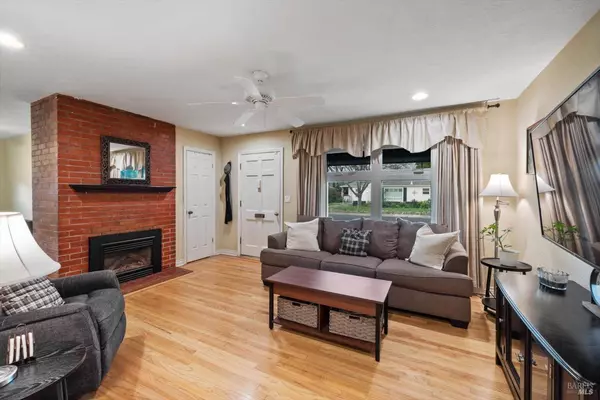 821 Camellia WAY, Vacaville, CA 95688