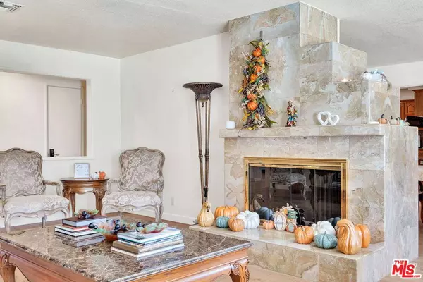 7121 Arizona Ave, Los Angeles, CA 90045