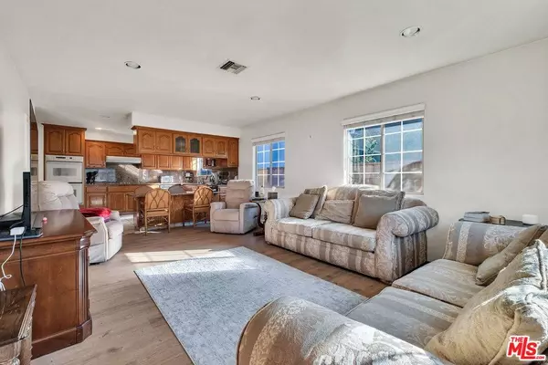 7121 Arizona Ave, Los Angeles, CA 90045