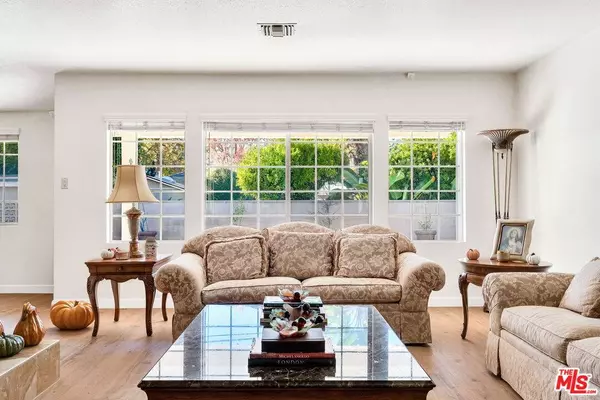 7121 Arizona Ave, Los Angeles, CA 90045