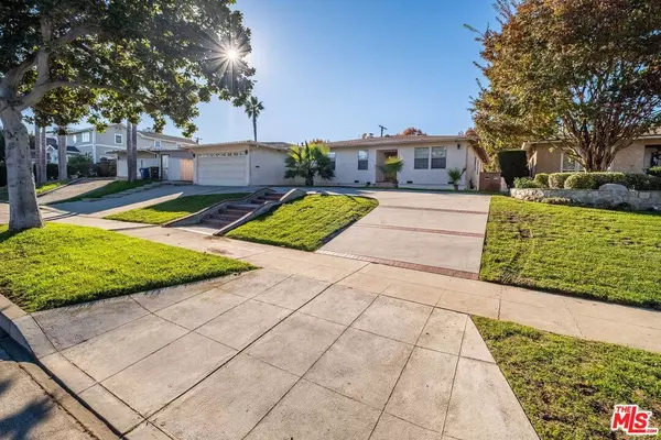 7121 Arizona Ave, Los Angeles, CA 90045