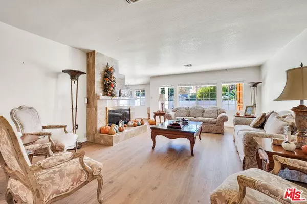 7121 Arizona Ave, Los Angeles, CA 90045