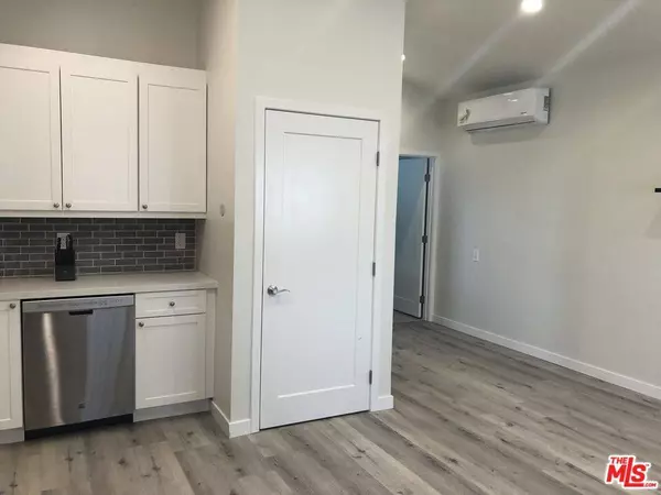 6140 W 74th St, Los Angeles, CA 90045