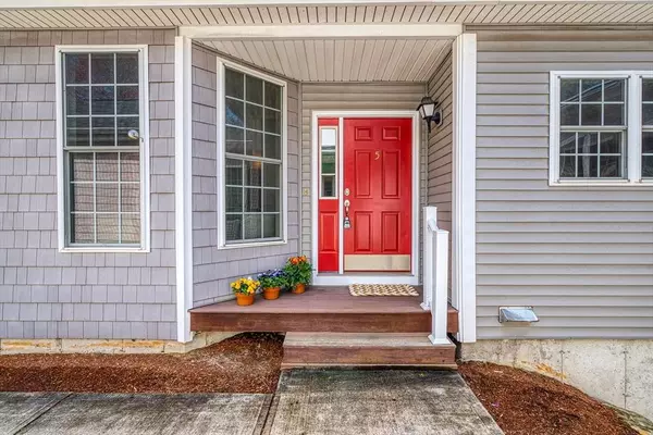 5 Lindsey Ln #5, Grafton, MA 01560