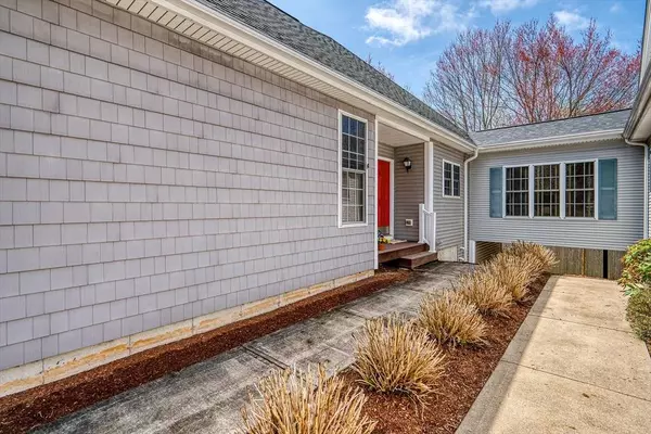 5 Lindsey Ln #5, Grafton, MA 01560